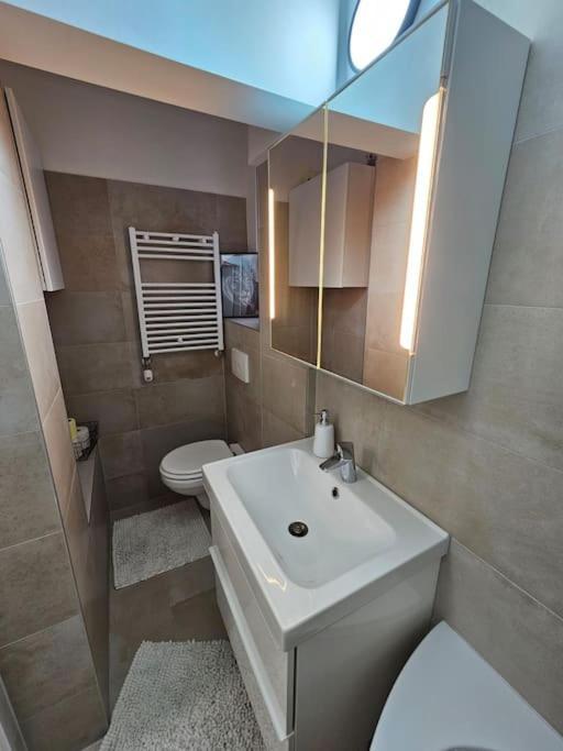 Affordable Suite In Vienna'S Hotpoint Exterior foto
