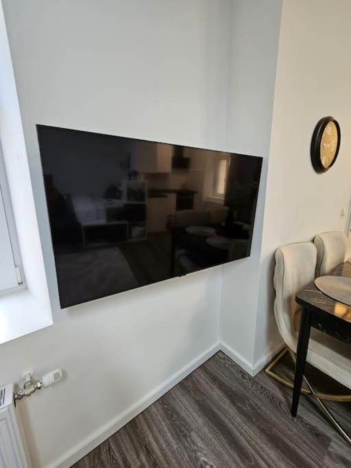 Affordable Suite In Vienna'S Hotpoint Exterior foto